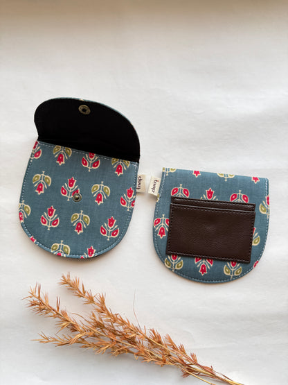 Muted Bloom Money Pouch – Pocket-Sized Organizer for Everyday Essentials