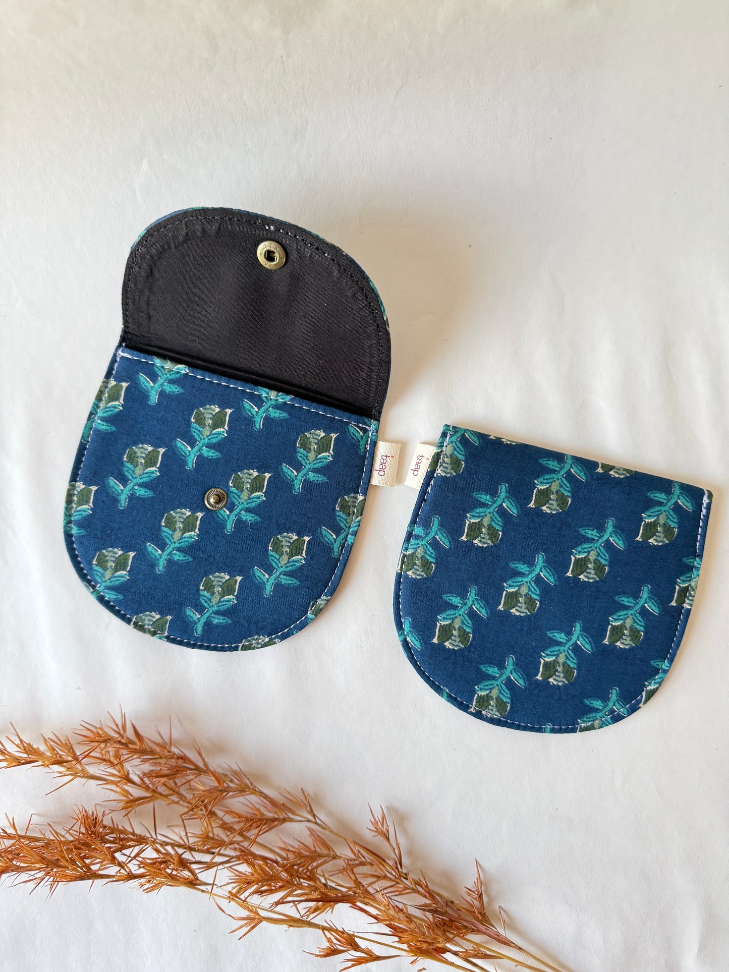 Bluebell Serenity Money Pouch – Pocket-Sized Organizer for Everyday Essentials