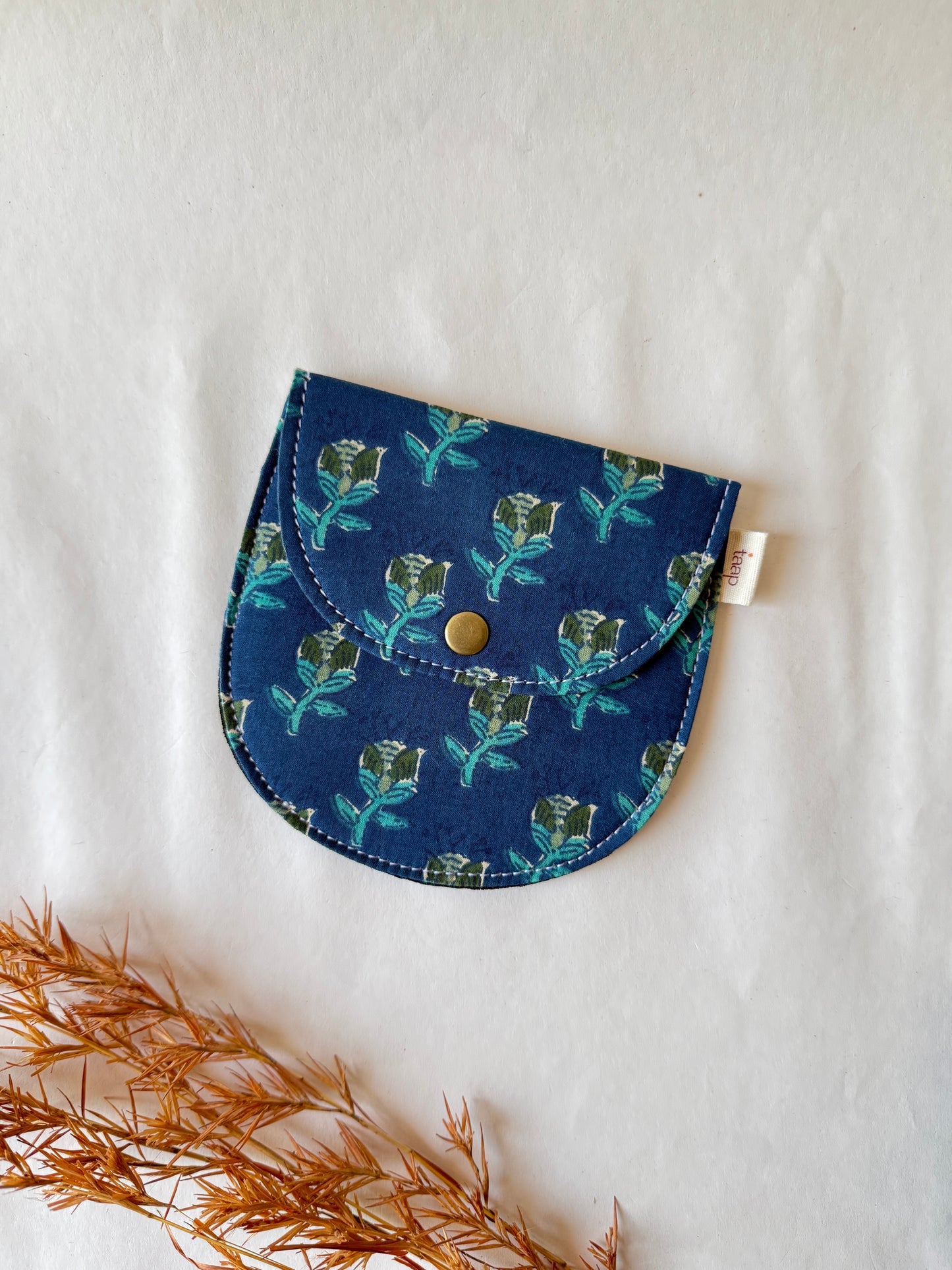 Bluebell Serenity Money Pouch – Pocket-Sized Organizer for Everyday Essentials