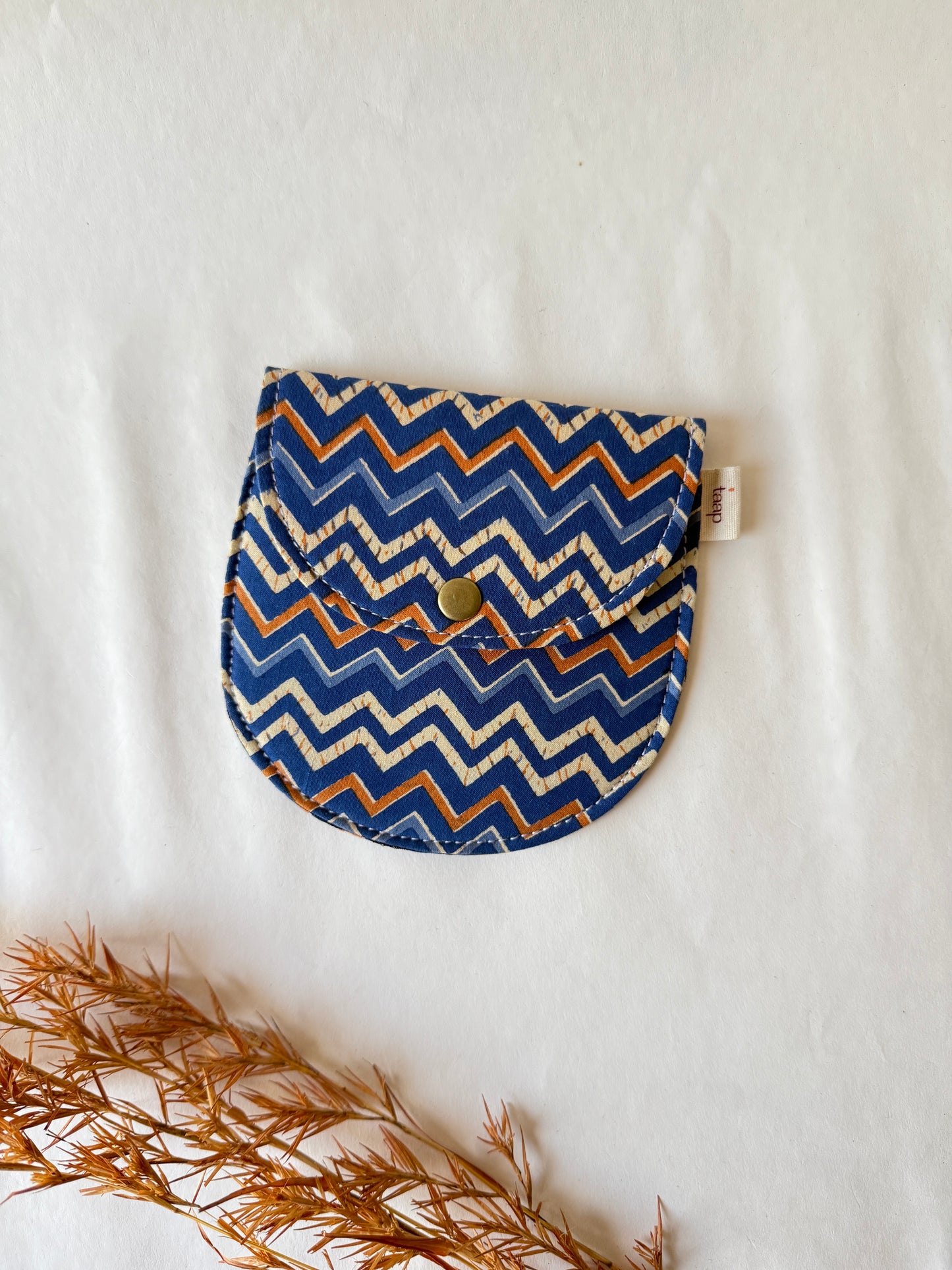 Cobalt Rhythm Money Pouch – Pocket-Sized Organizer for Everyday Essentials