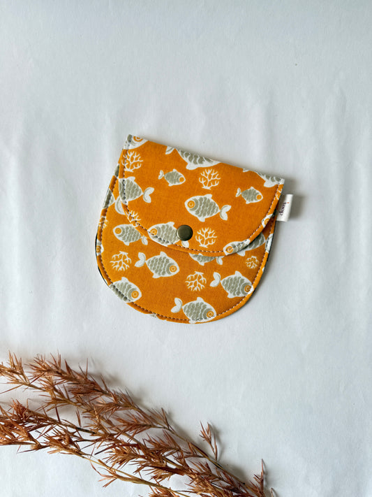 Golden Reef Money Pouch – Pocket-Sized Organizer for Everyday Essentials