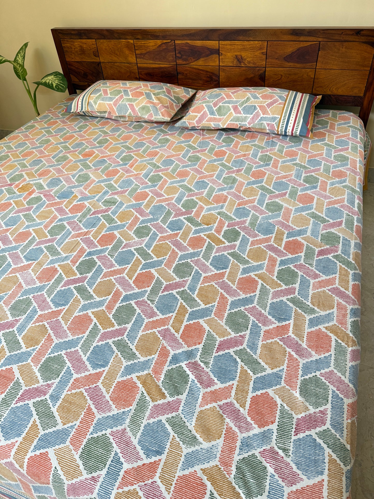 Geometric Harmony Pure Cotton King Size Bedsheet Set with 2 Pillow Covers (108”*108”)