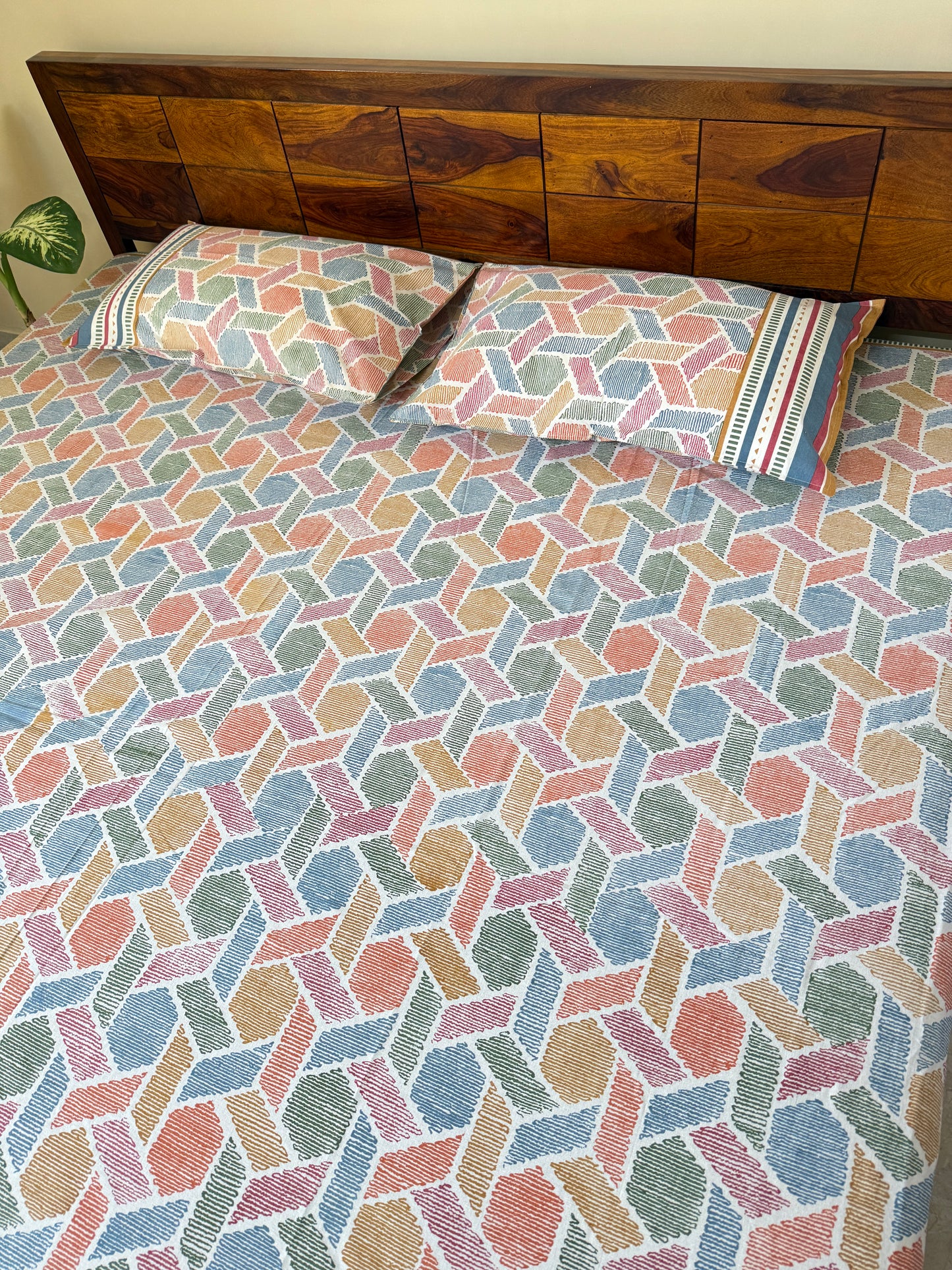 Geometric Harmony Pure Cotton King Size Bedsheet Set with 2 Pillow Covers (108”*108”)