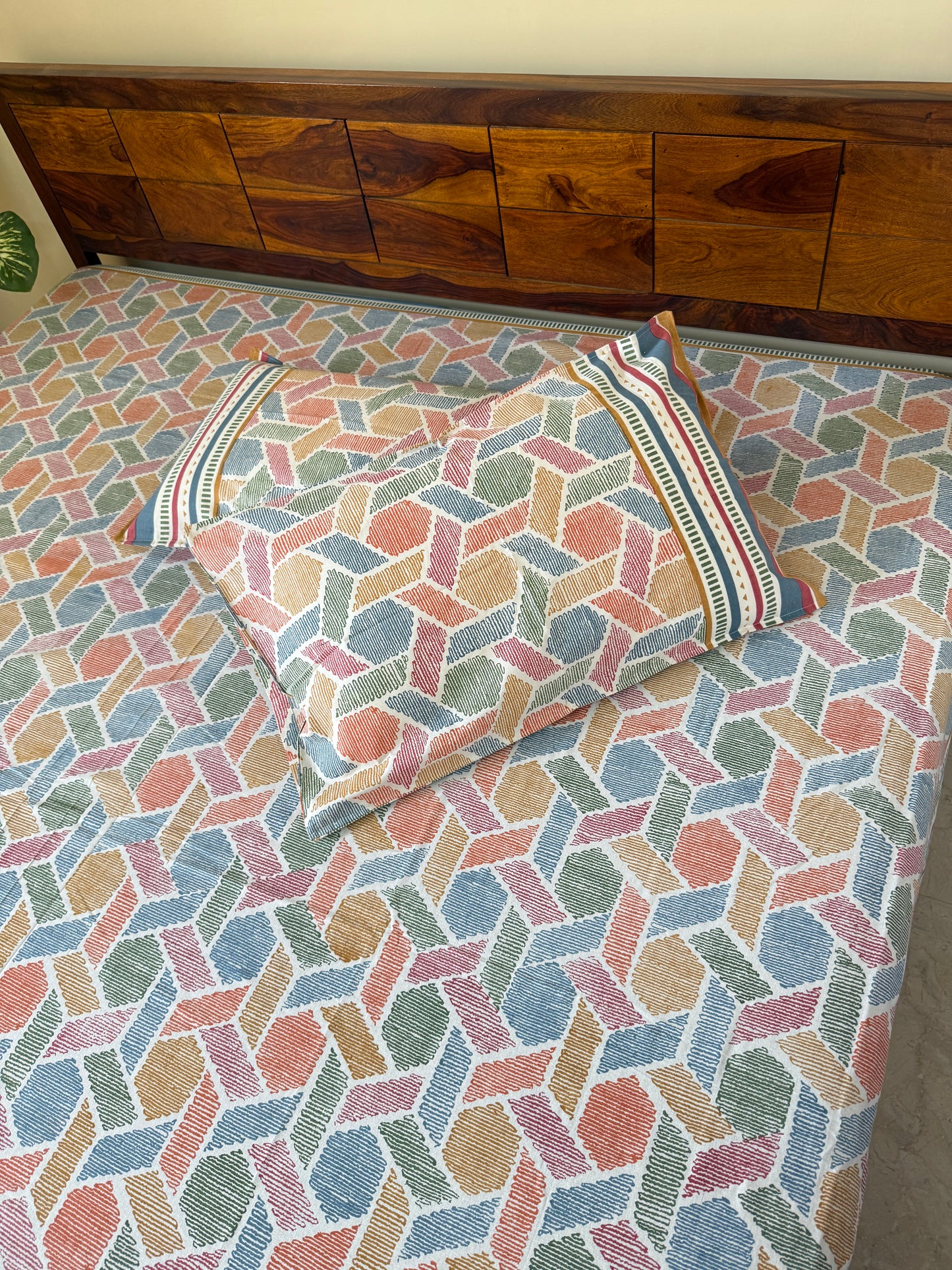 Geometric Harmony Pure Cotton King Size Bedsheet Set with 2 Pillow Covers (108”*108”)