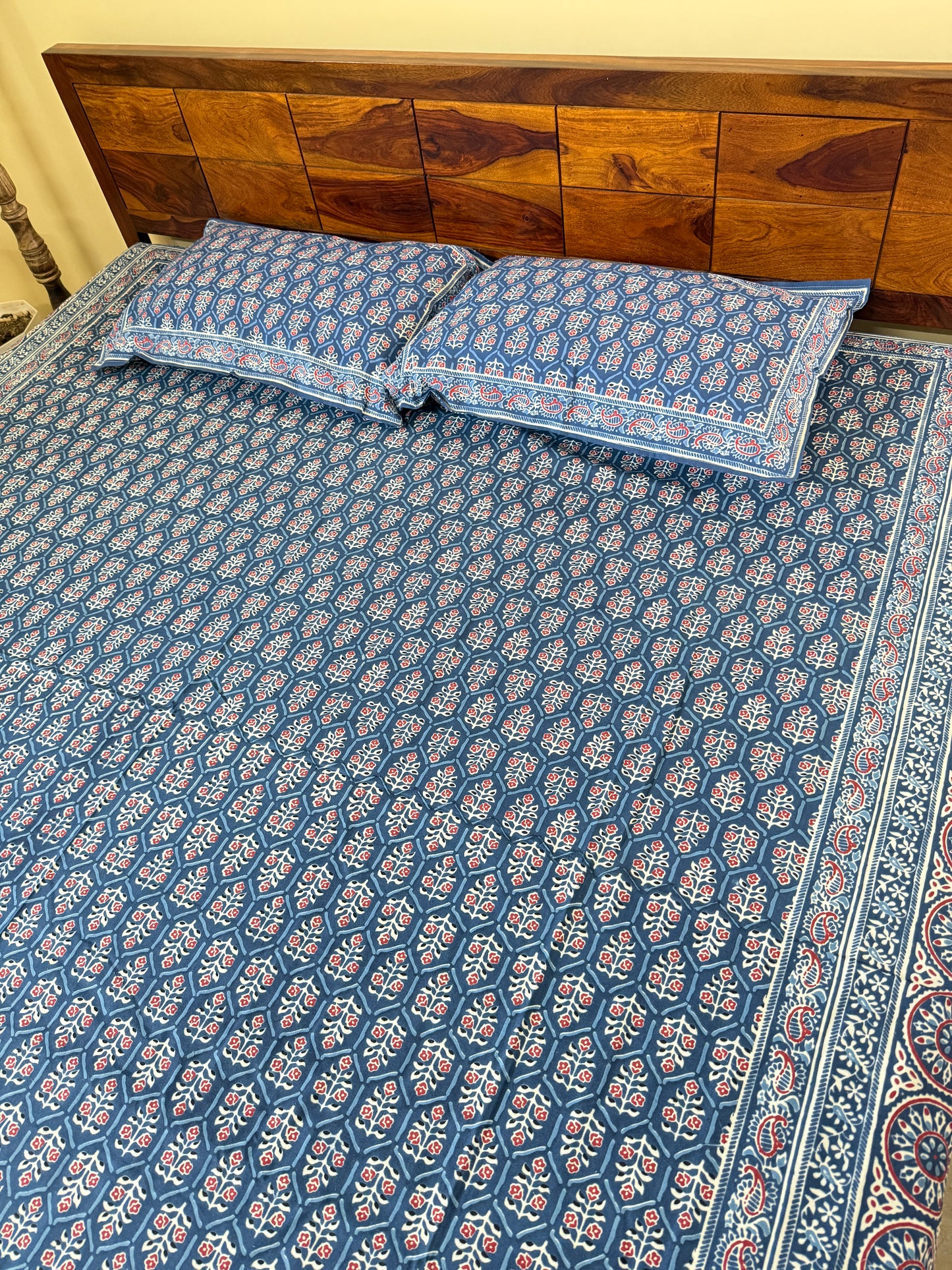 Indigo Floral Cotton Queen Size Bedsheet with 2 Pillow Covers (90”*108”)