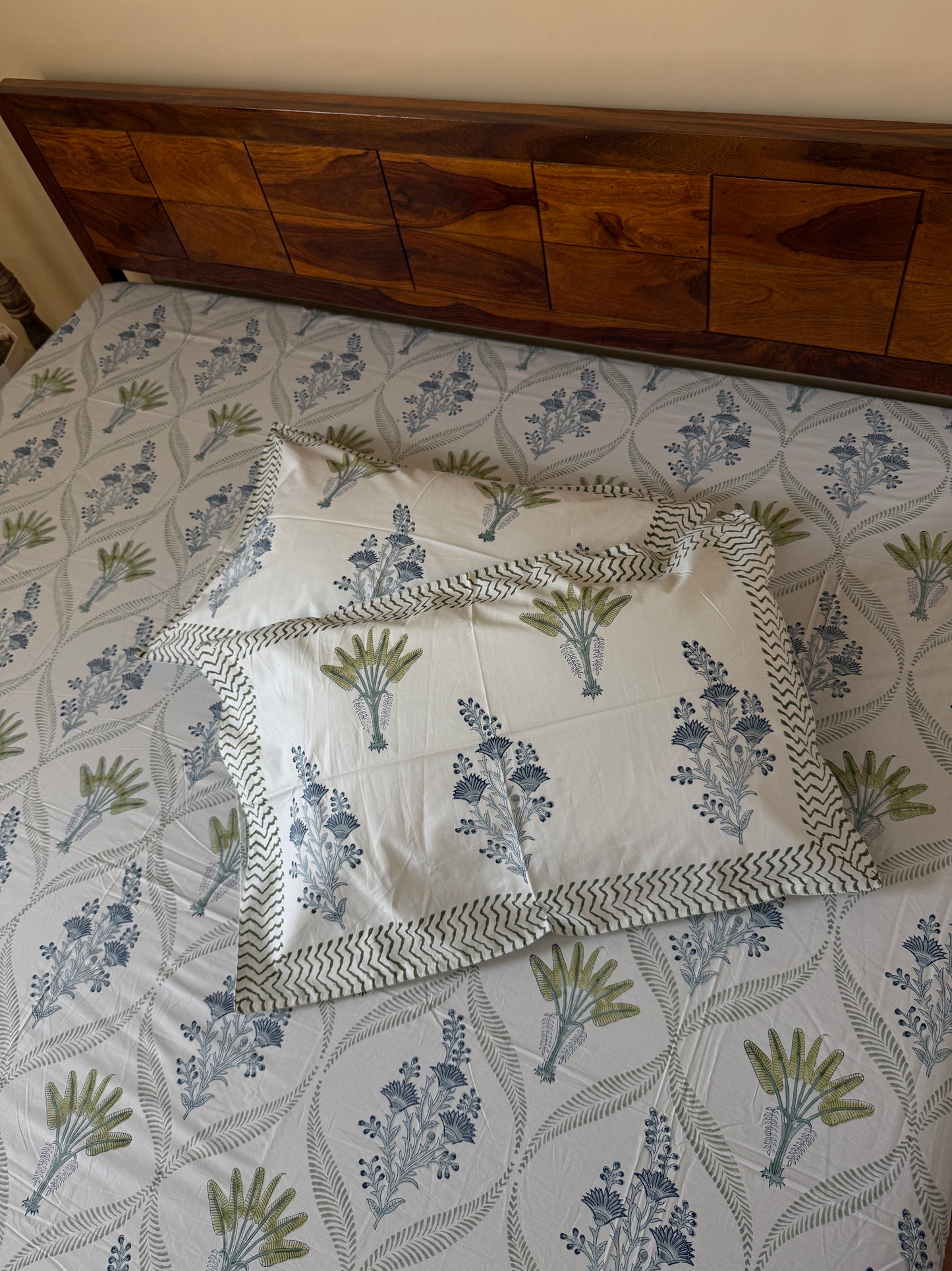 Palm Veil HandBlock King Size Bedsheet with 2 Pillow Covers (108”*108”)