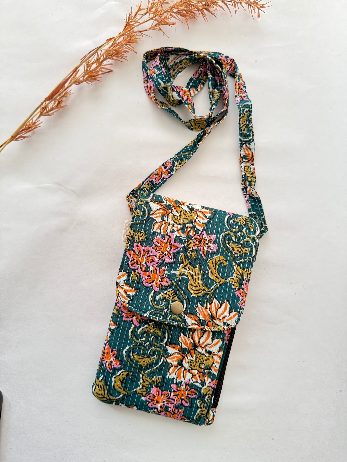 Emerald Garden Mobile Sling – The Everyday Essential