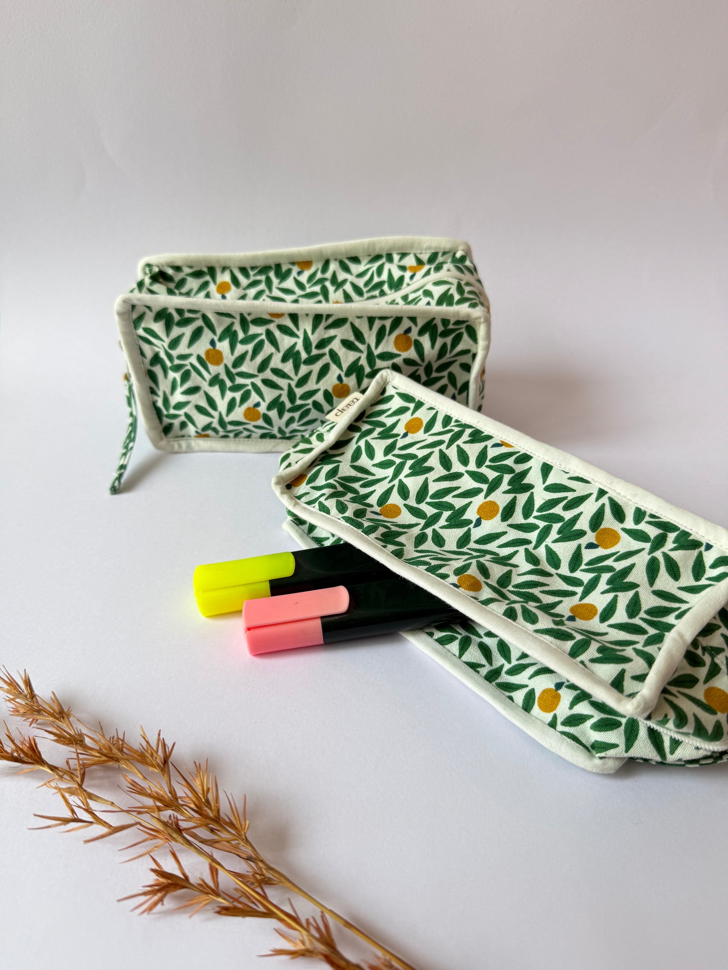 Green Leaf Cotton Canvas Box Pouch – Compact Storage with a Sharp Edge