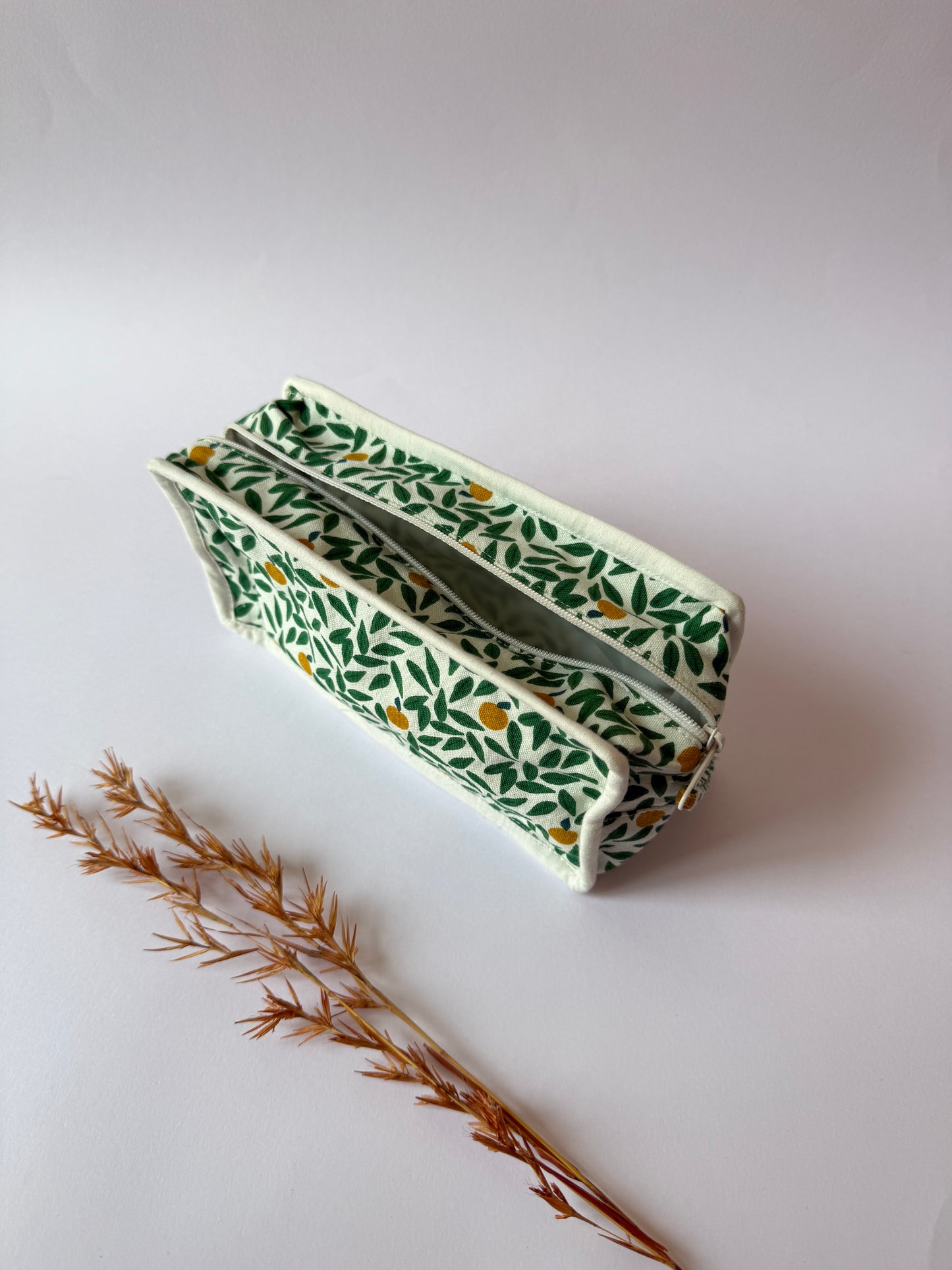 Green Leaf Cotton Canvas Box Pouch – Compact Storage with a Sharp Edge