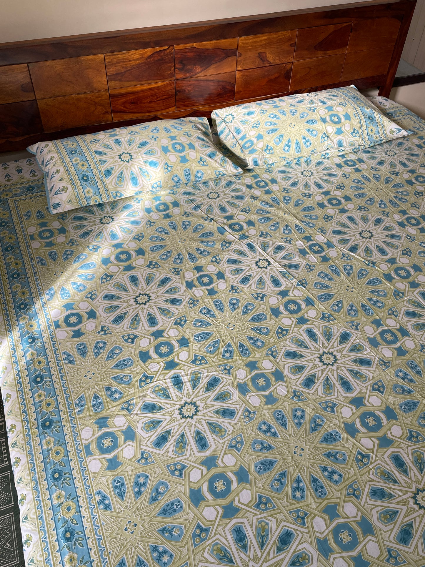 Turquoise Bloom Pure Cotton King Size Bedsheet Set with 2 Pillow Covers (108”*108”)