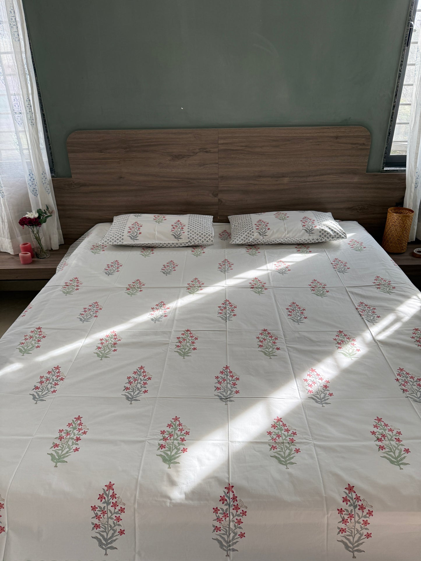 HandBlock Queen Size Bedsheet with 2 Pillow Covers (90”*108”)