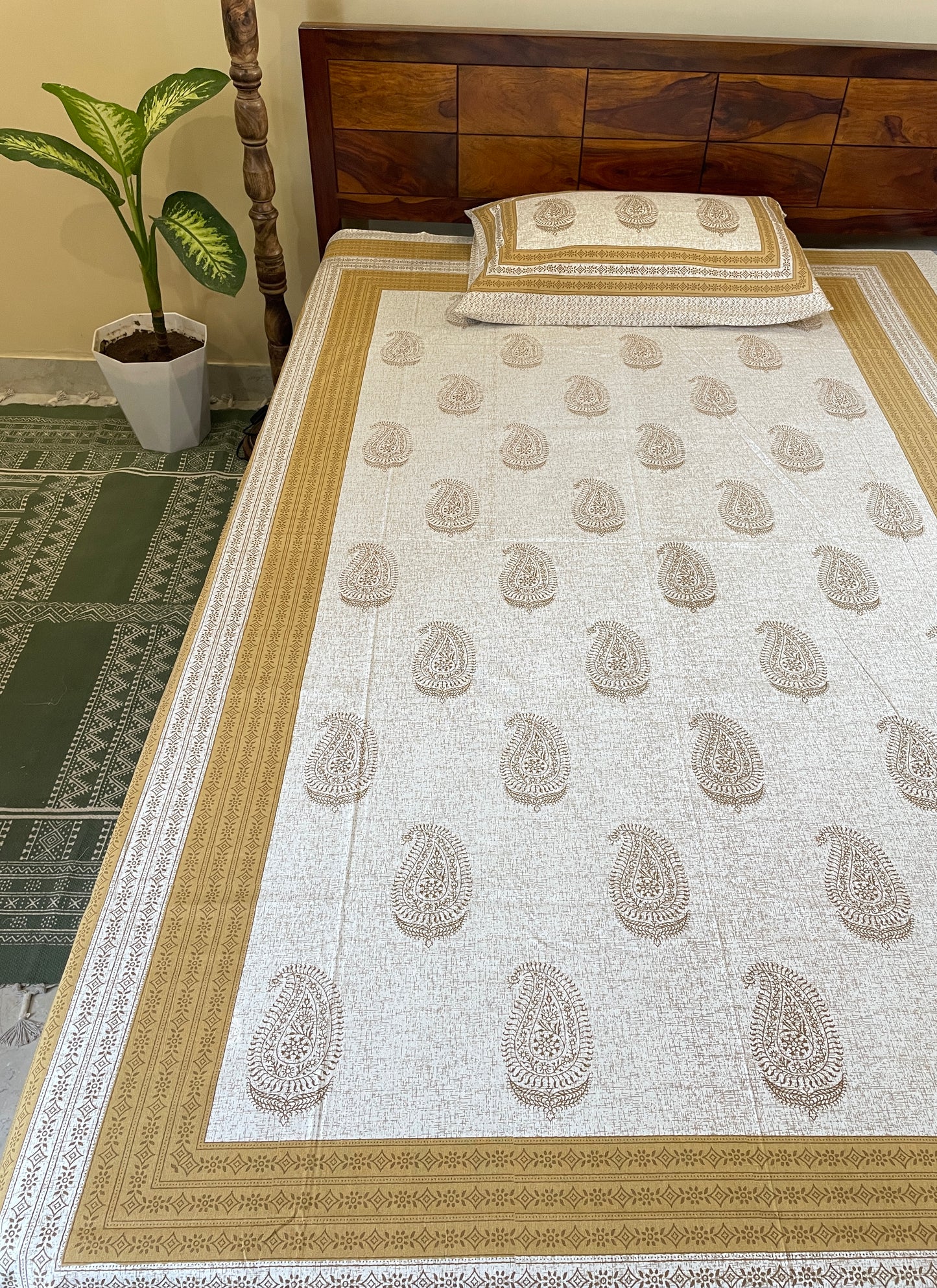 Paisely Beige Single Bedsheet With 1 Pillow Cover (60”*90”)