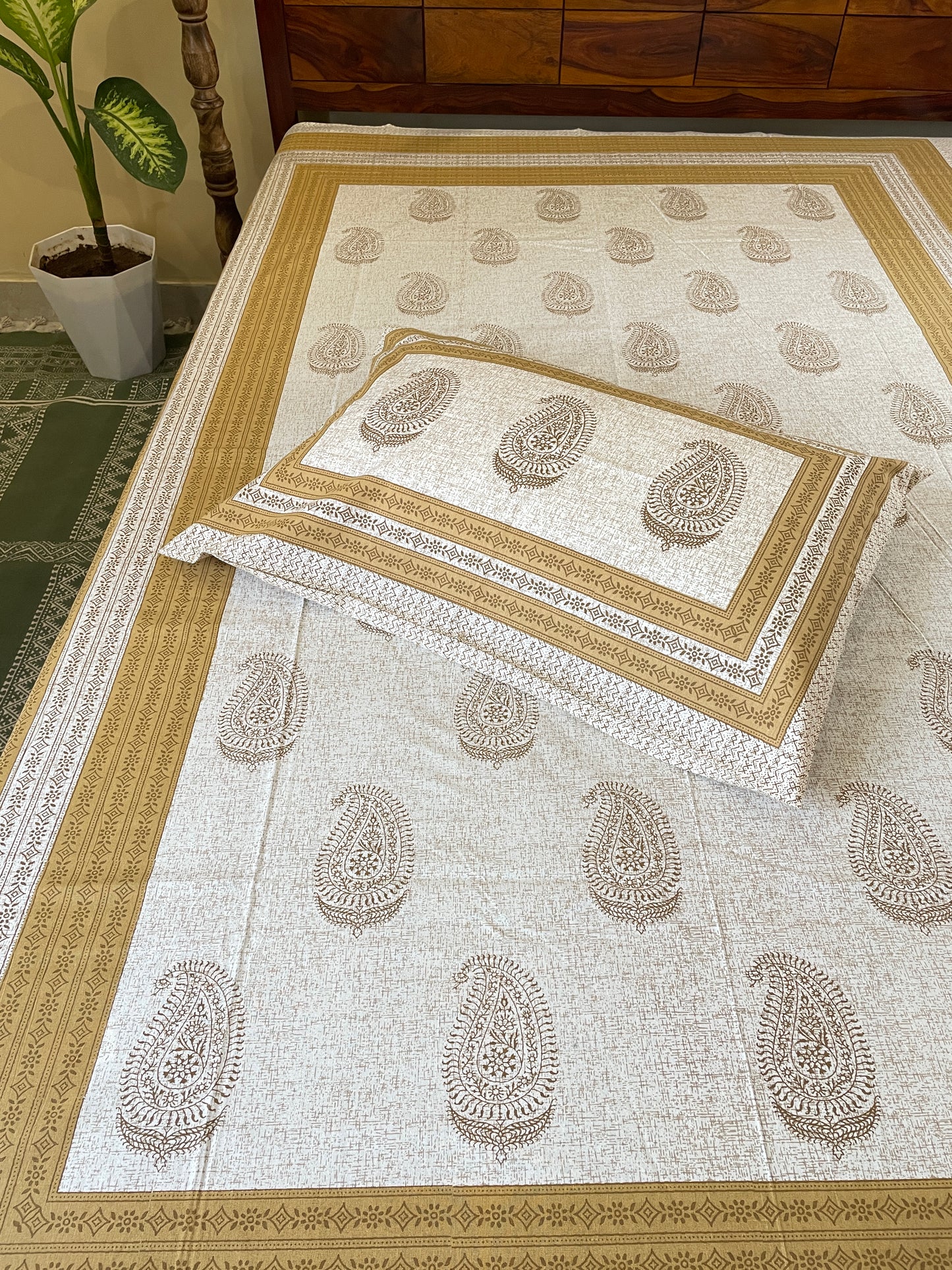 Paisely Beige Single Bedsheet With 1 Pillow Cover (60”*90”)