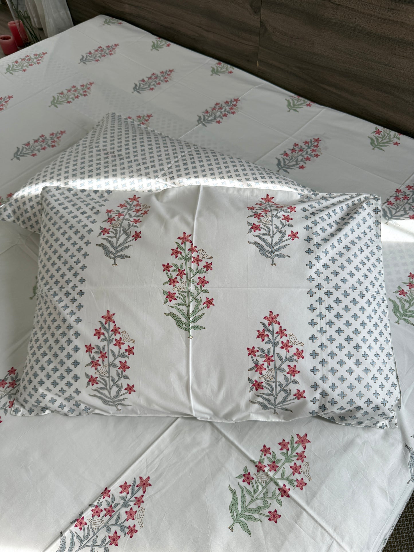 HandBlock Queen Size Bedsheet with 2 Pillow Covers (90”*108”)