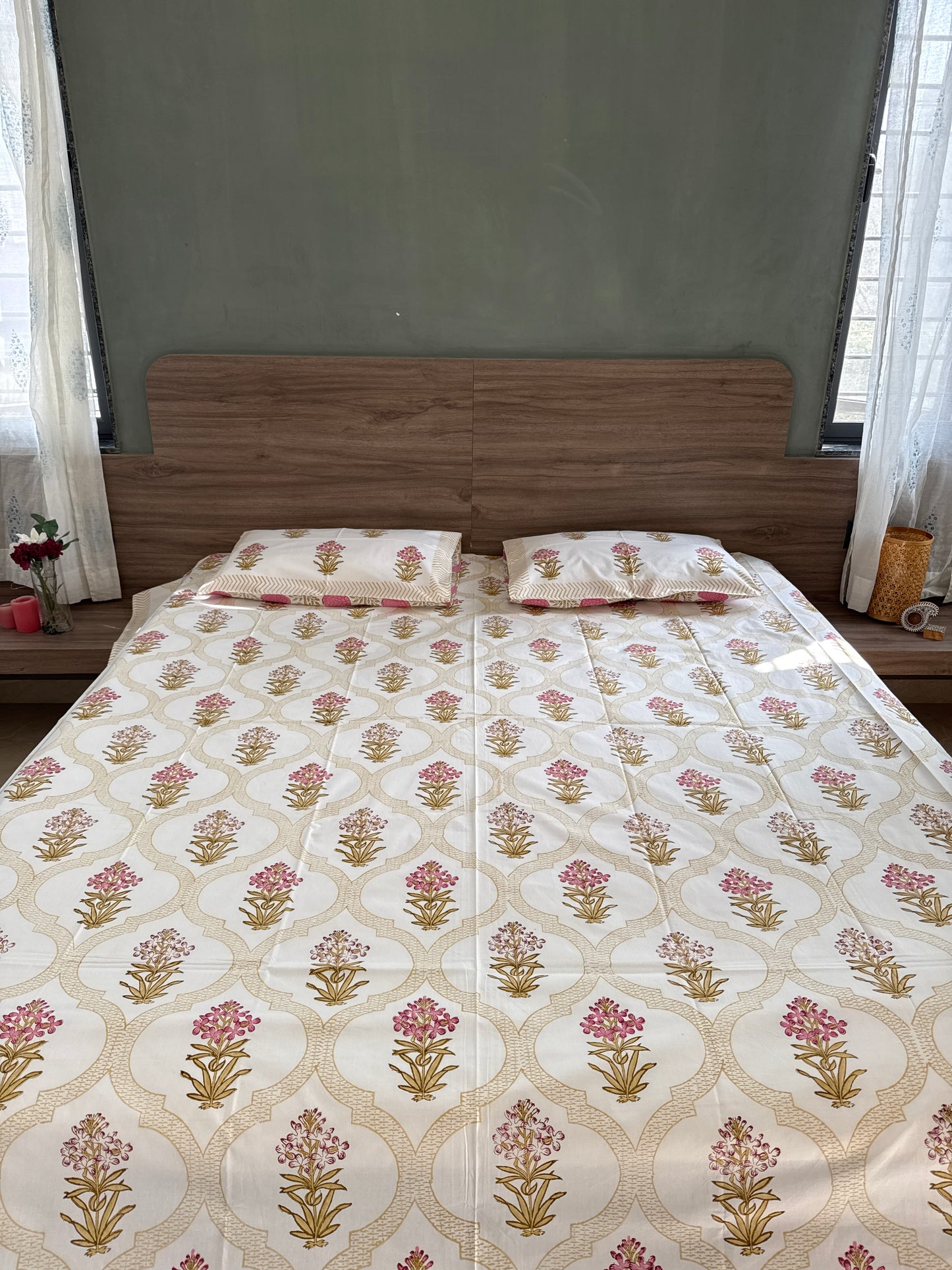 HandBlock Queen Size Bedsheet with 2 Pillow Covers (90”*108”)