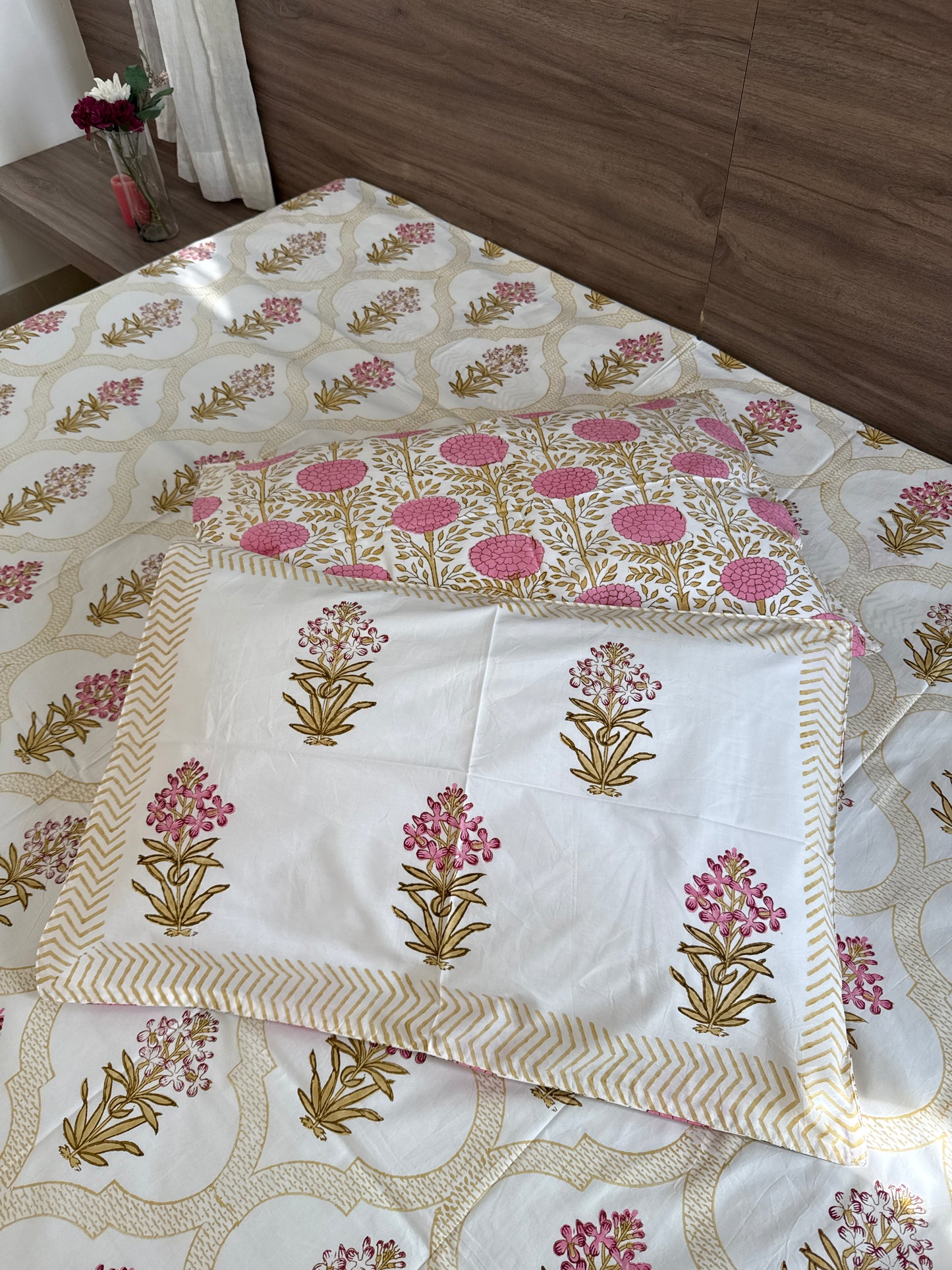 HandBlock Queen Size Bedsheet with 2 Pillow Covers (90”*108”)