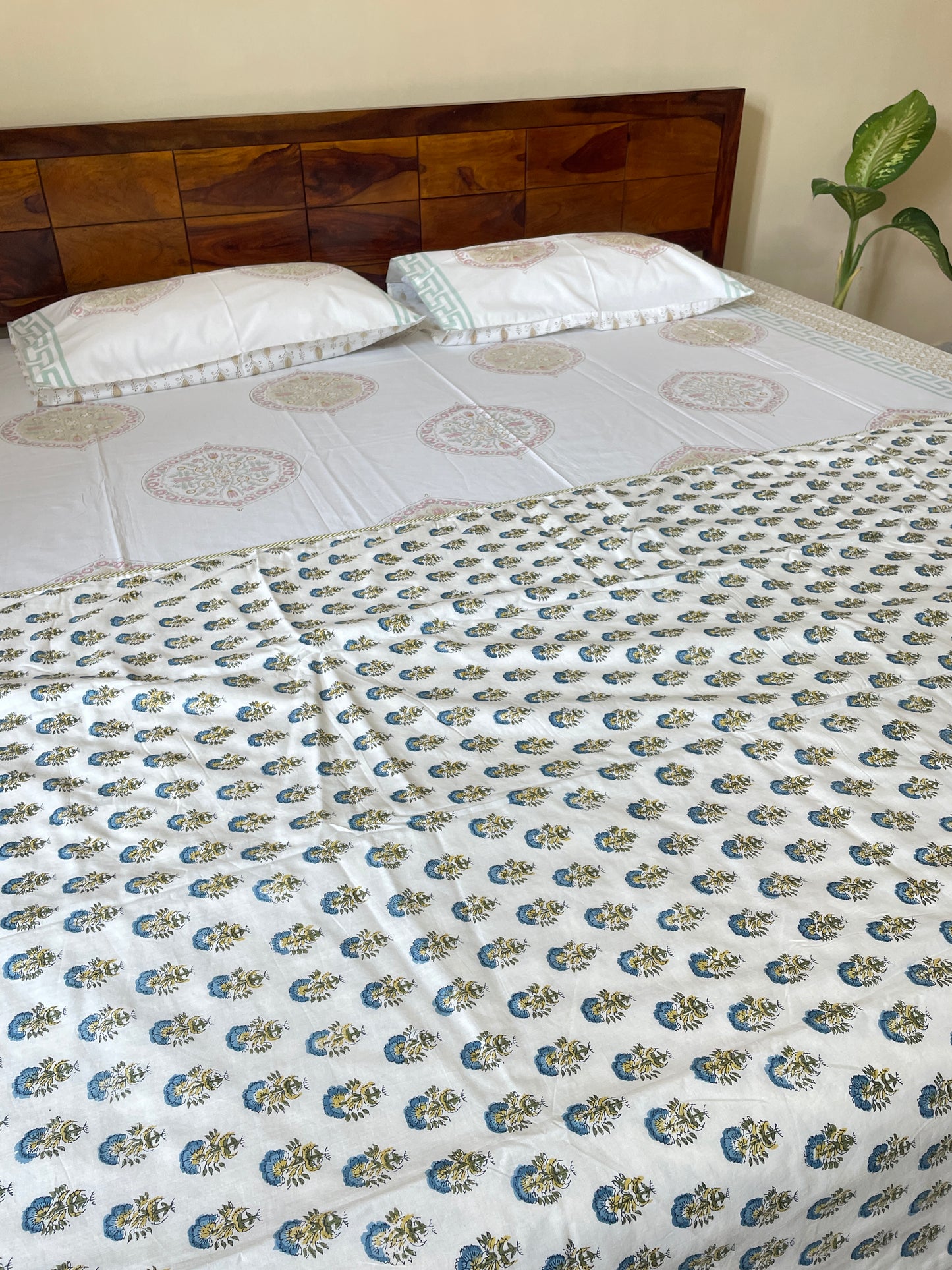 Booti Soft Mulmul Cotton Screen Printed Double Bed Dohars