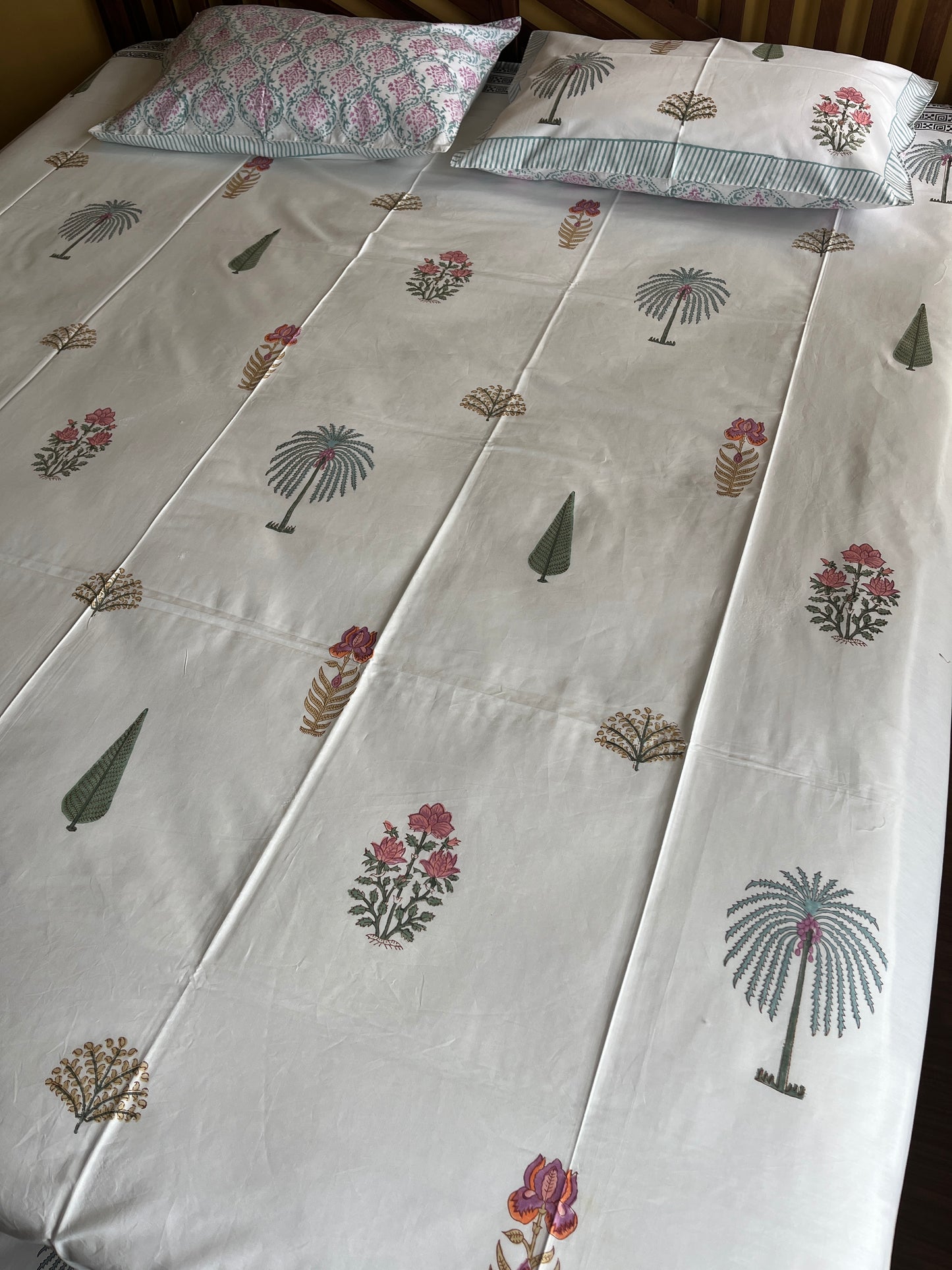 Verdant Blooms HandBlock King Size Bedsheet Set with 2 Pillow Covers (108”*108”)