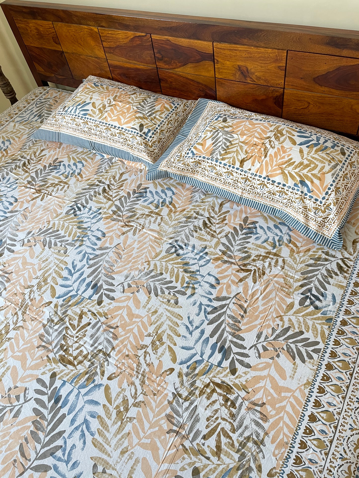 Autumn Leaf Jaal  Cotton Queen Size Bedsheet with 2 Pillow Covers (90”*108”)