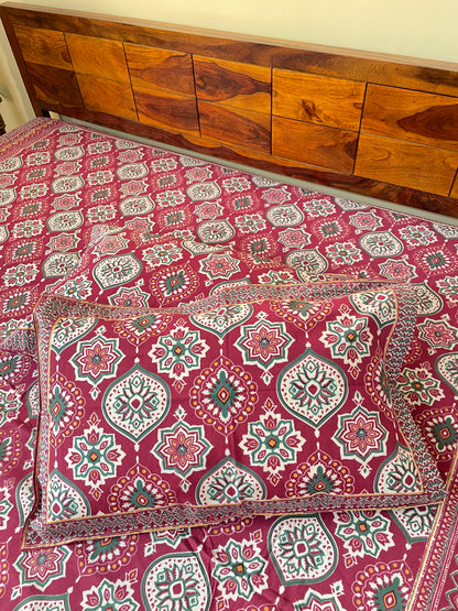 Magenta Traditional Cotton Queen Size Bedsheet with 2 Pillow Covers (90”*108”)