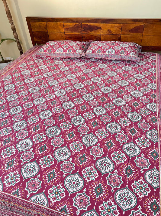 Magenta Traditional Cotton Queen Size Bedsheet with 2 Pillow Covers (90”*108”)
