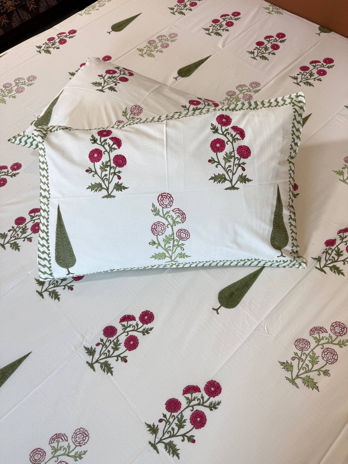 Shaded HandBlock Queen Size Bedsheet Set with 2 Pillow Covers (90”*108”)