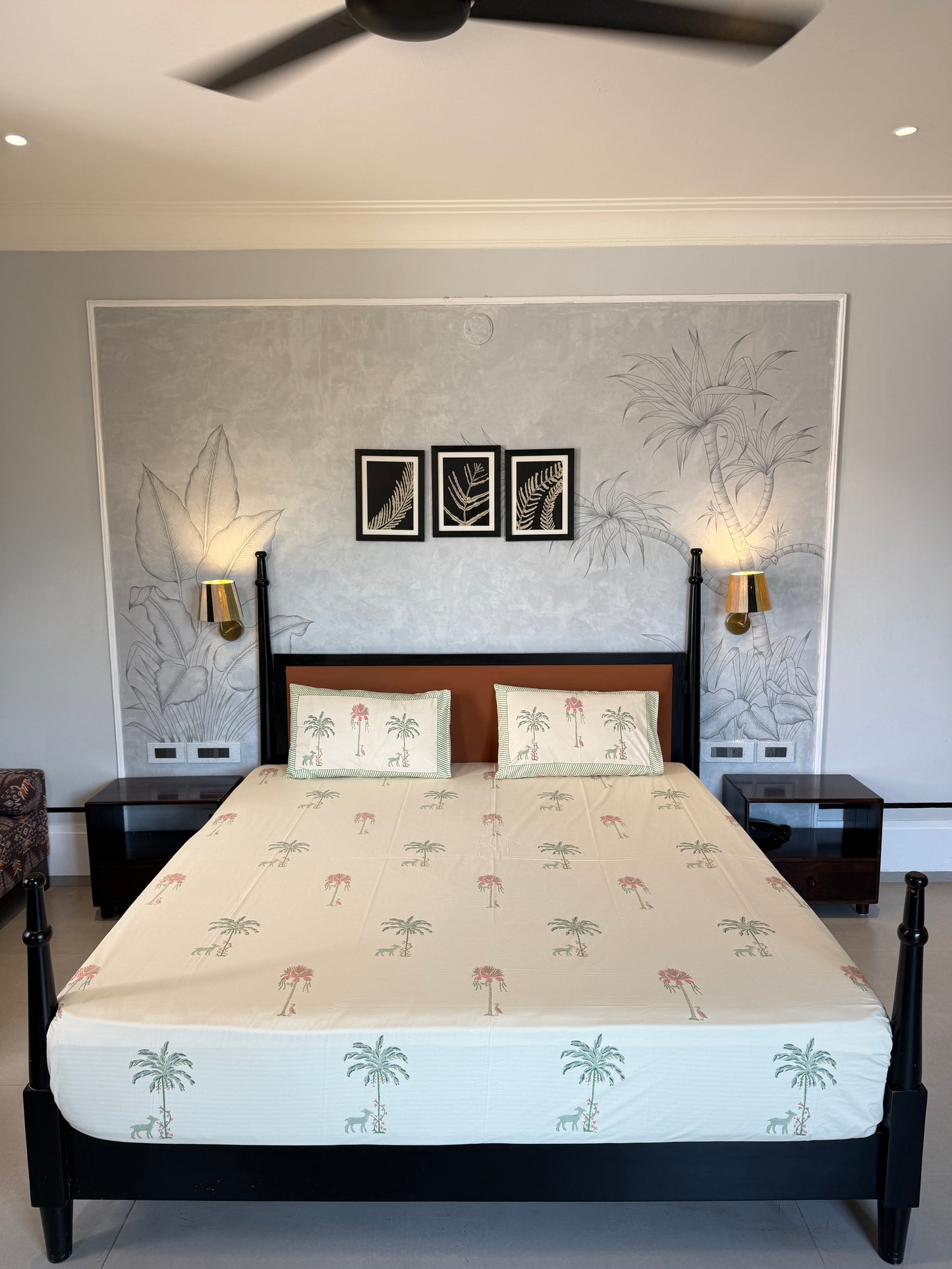 Palm Serenade HandBlock King Size Bedsheet with 2 Pillow Covers (108”*108”)