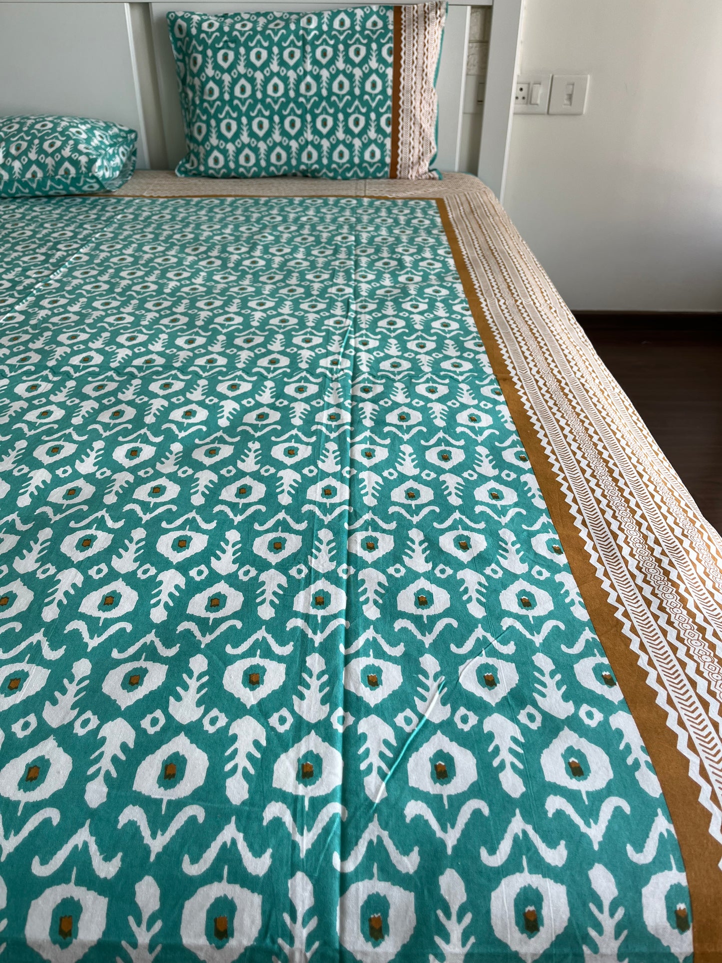 Geometric Sea Green Cotton Queen Size Bedsheet with 2 Pillow Covers (90”*108”)