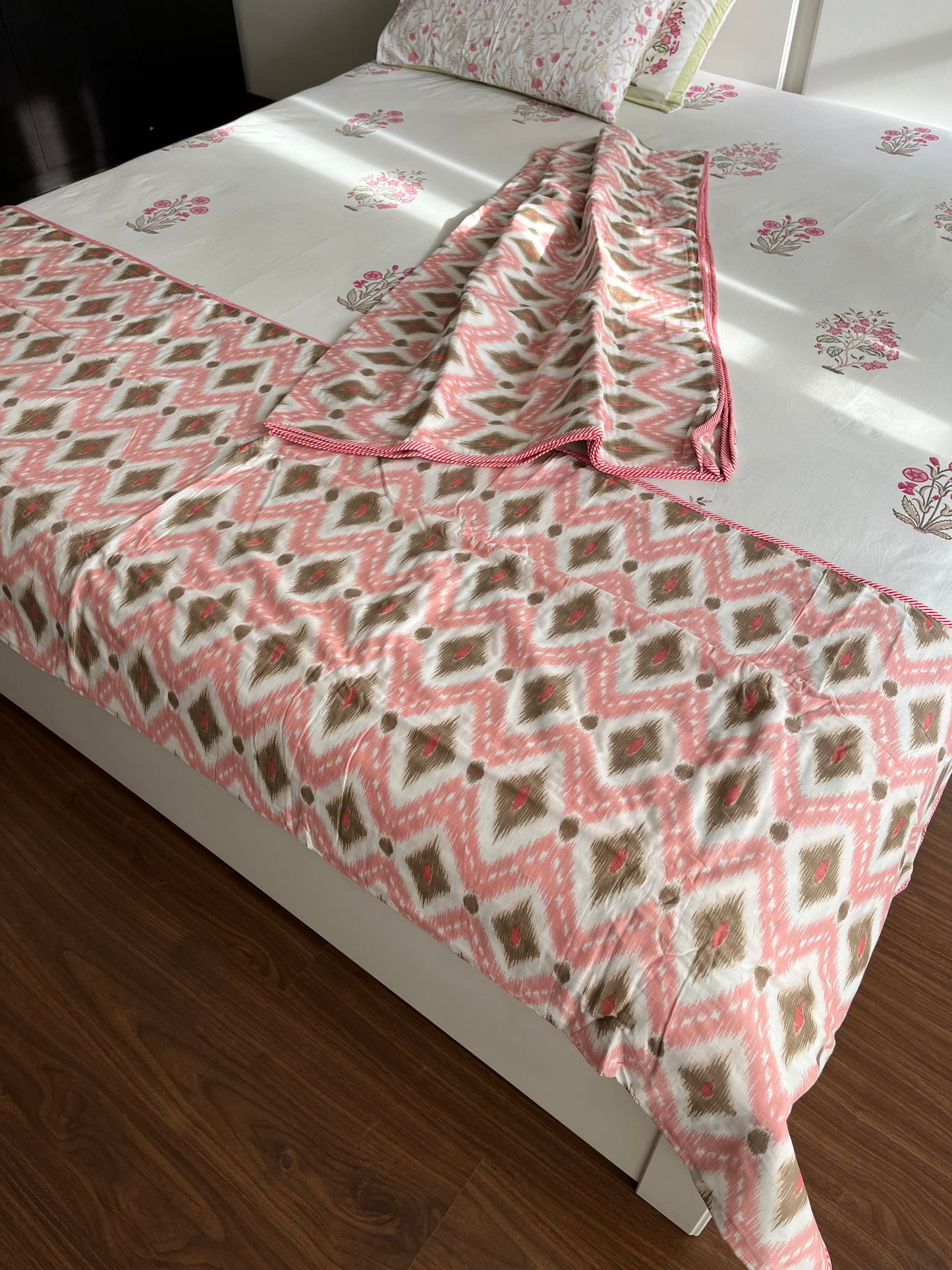 Multicolour Diamond Screen Print Single Bed Dohar