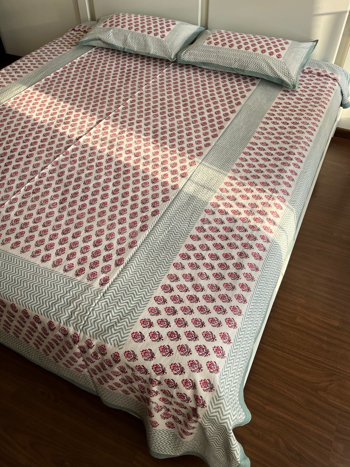 Rajasthani Floral Stripes Sanganeri Queen Sizes Bedsheet with 2 Pillow Covers (90”*108”)