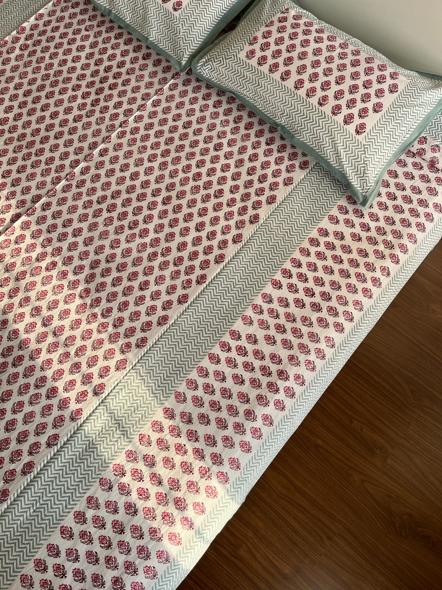 Rajasthani Floral Stripes Sanganeri Queen Sizes Bedsheet with 2 Pillow Covers (90”*108”)