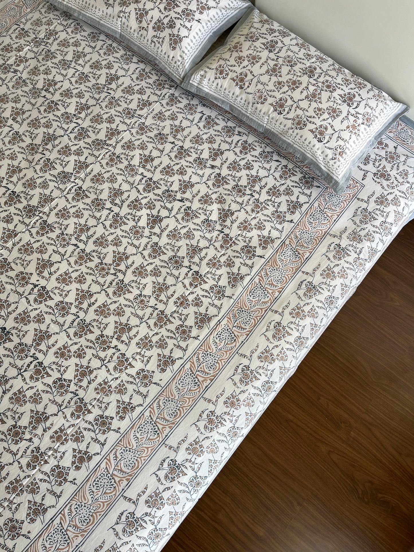 Grey Leaf Print Jaipur Queen Size Bedsheet with 2 Pillow Covers (90”*108”)