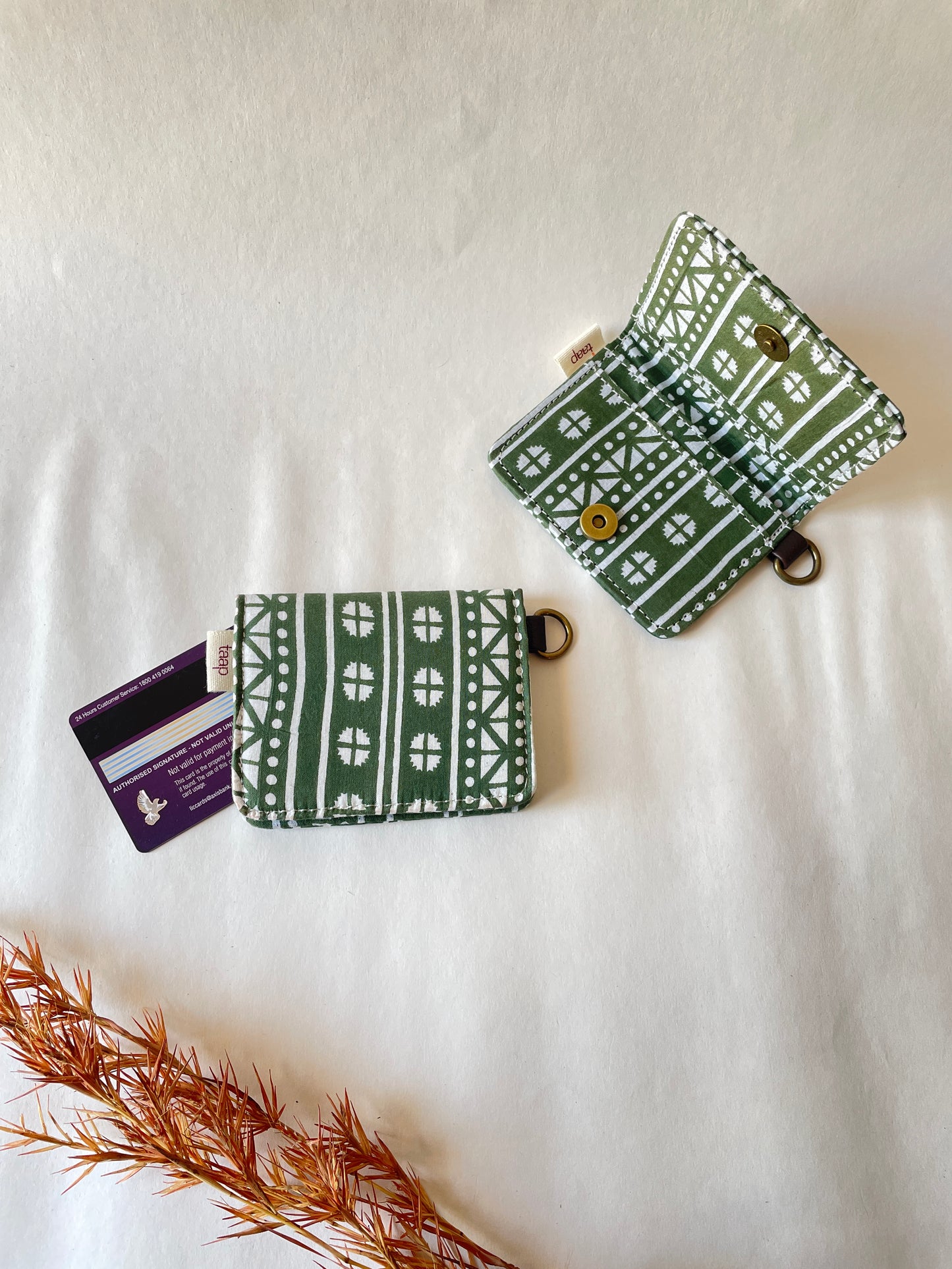 Tribal Geo Moss Card Wallet – Compact Security with a Touch of Tradition