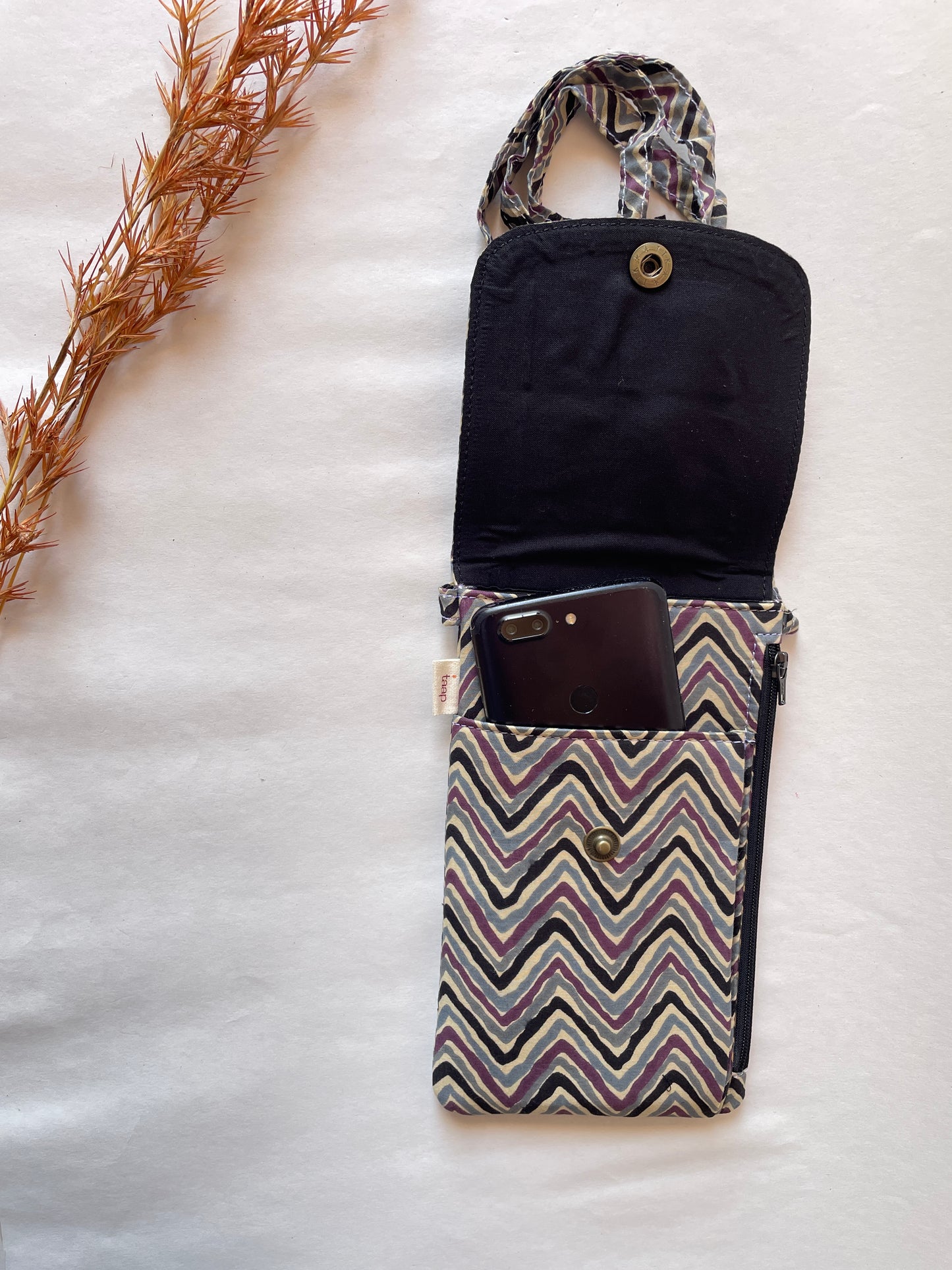 Echo Chevron Mobile Sling – The Everyday Essential