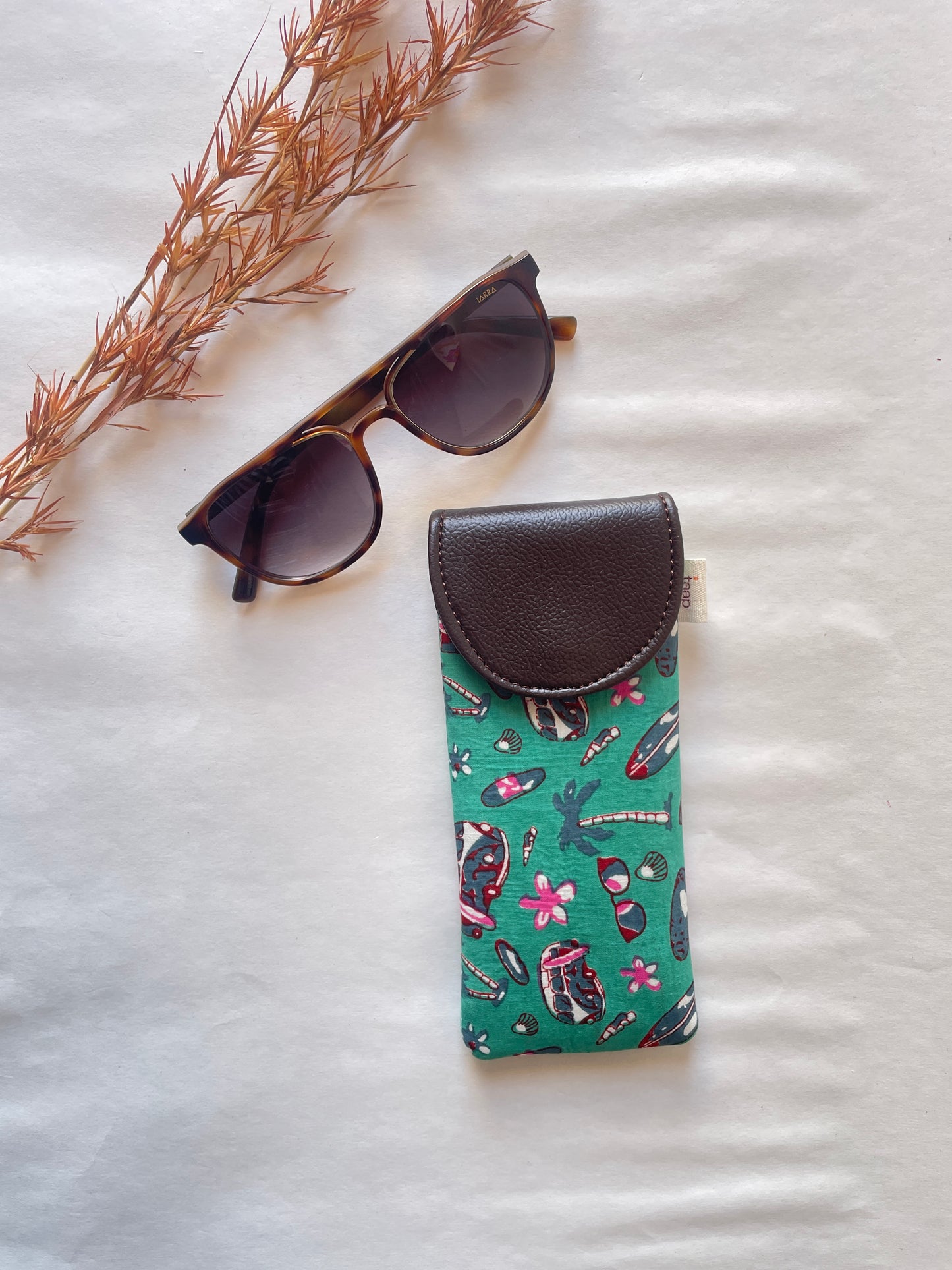 Beachy Sunglass Cover – Gentle Guard for Your Shades
