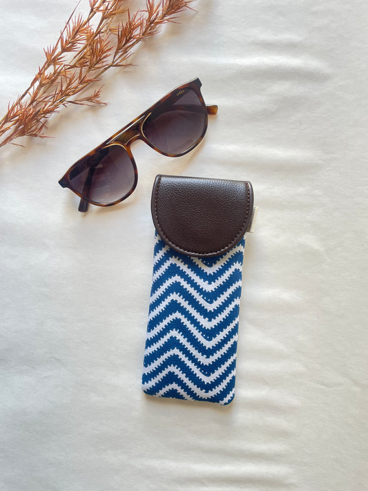 Zig Tide Sunglass Cover – Gentle Guard for Your Shades