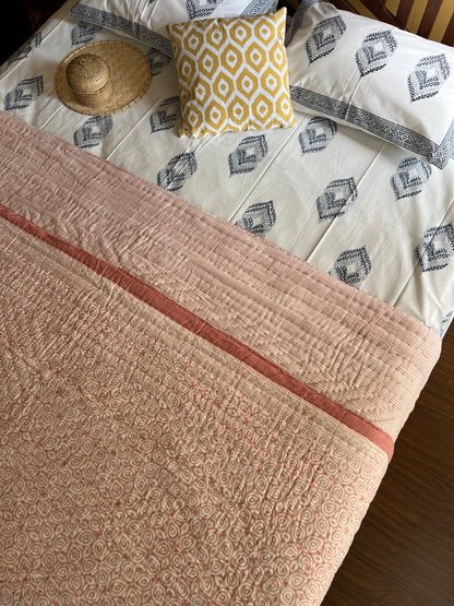 Peach Paisely Handblock Jaipuri Double Bed Quilt (90”*108”)