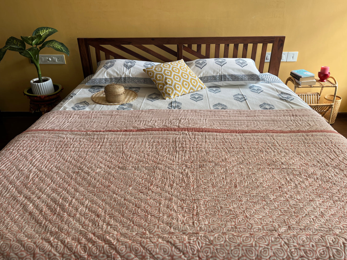 Peach Paisely Handblock Jaipuri Double Bed Quilt (90”*108”)