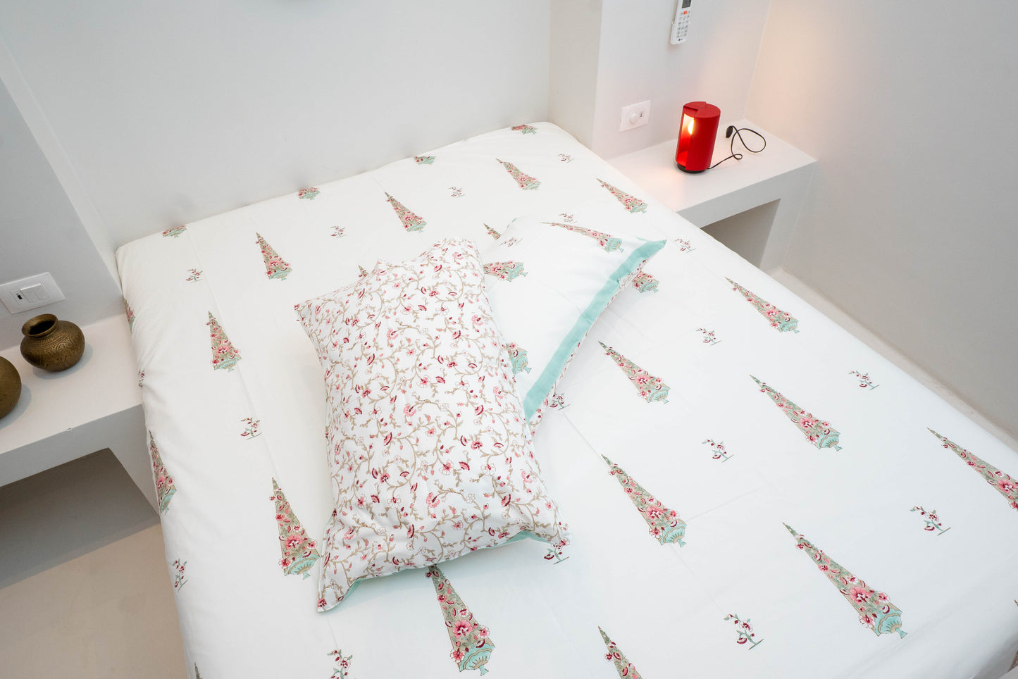 Floral Minaret HandBlock Queen Size Bedsheet Set with 2 Pillow Covers (90”*108”)