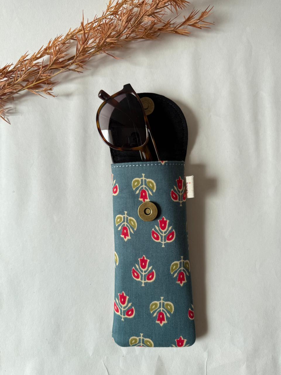 Muted Bloom Sunglass Cover – Gentle Guard for Your Shades