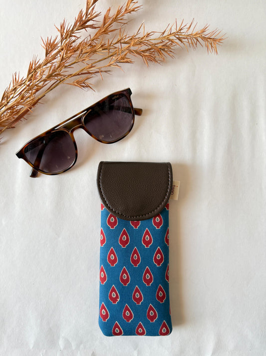 Blue Peacock Teardrop Sunglass Cover – Gentle Guard for Your Shades