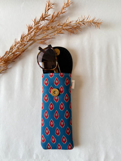 Blue Peacock Teardrop Sunglass Cover – Gentle Guard for Your Shades