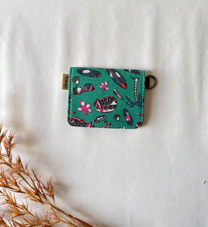 Beachy Card Wallet – Compact Security with a Touch of Tradition