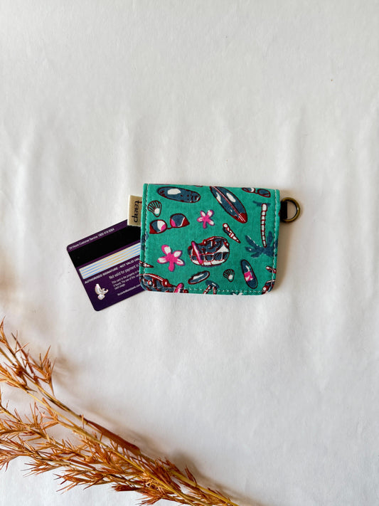Beachy Card Wallet – Compact Security with a Touch of Tradition