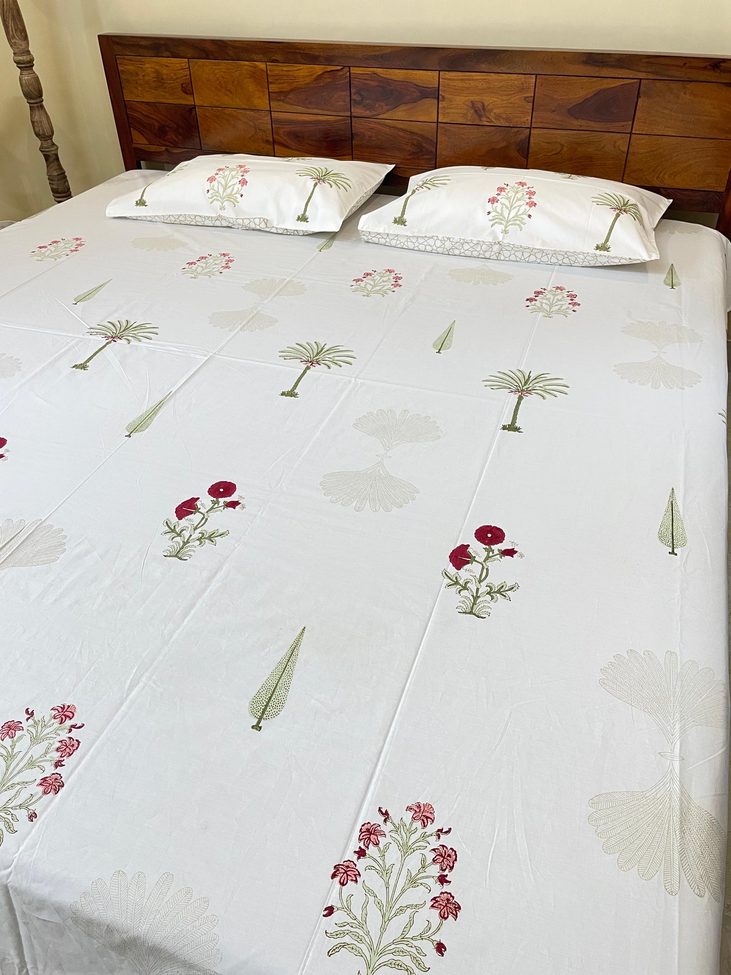 Soft Heritage HandBlock Queen Size Bedsheet Set with 2 Pillow Covers (90”*108”)