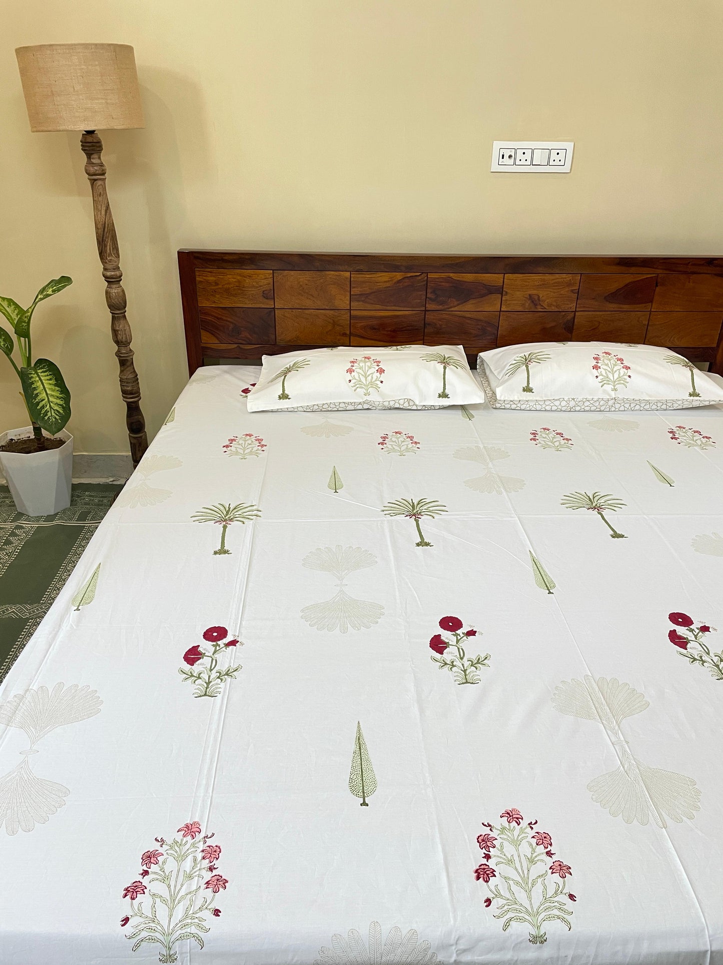 Soft Heritage HandBlock Queen Size Bedsheet Set with 2 Pillow Covers (90”*108”)