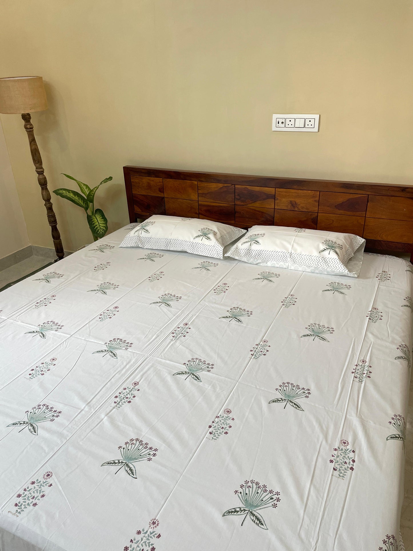 Lily HandBlock King Size Bedsheet with 2 Pillow Covers(108”*108”)