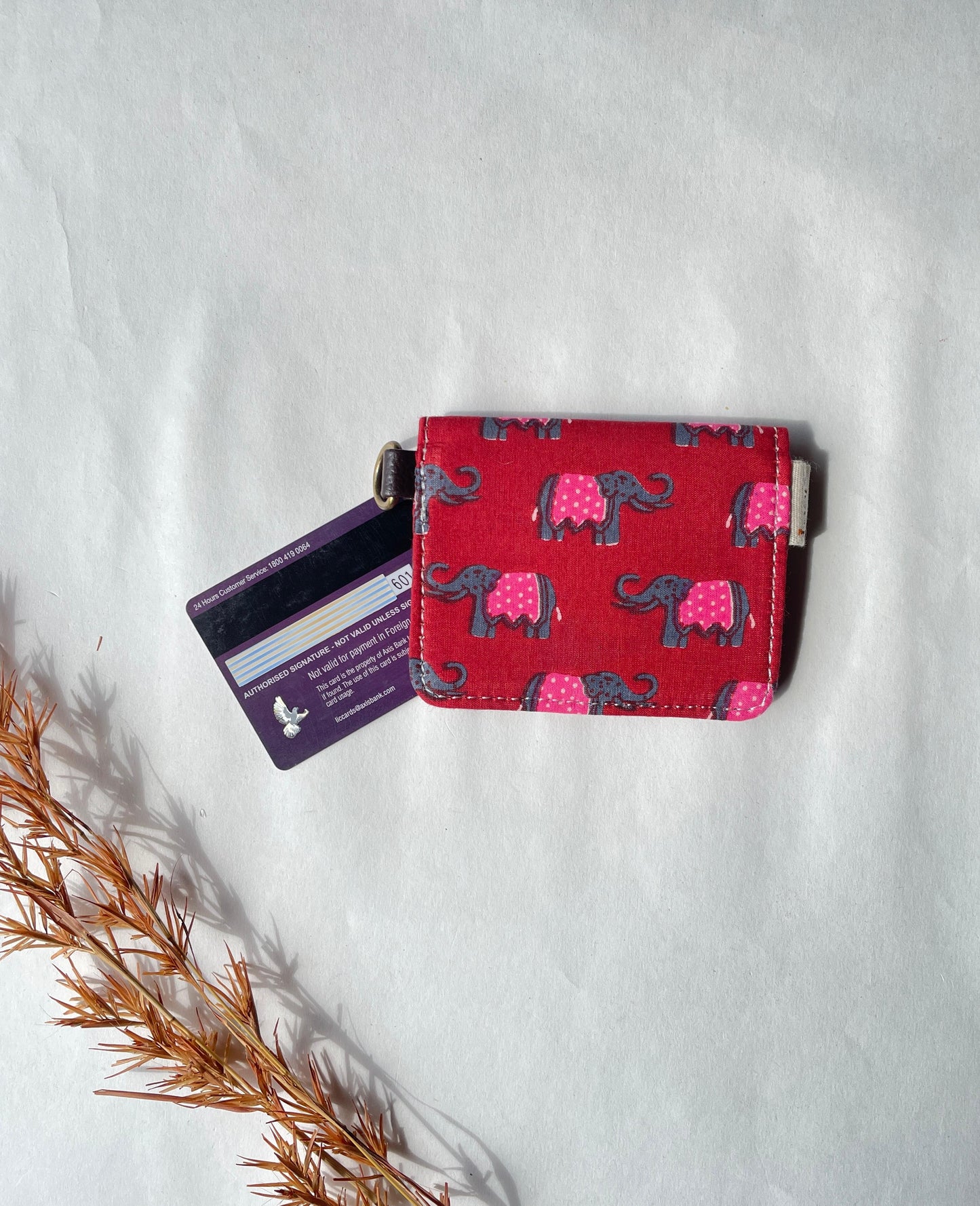 Ele-Fun Card Wallet – Compact Security with a Touch of Tradition