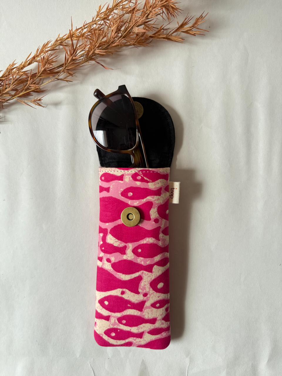 Pink Shoal Sunglass Cover – Gentle Guard for Your Shades